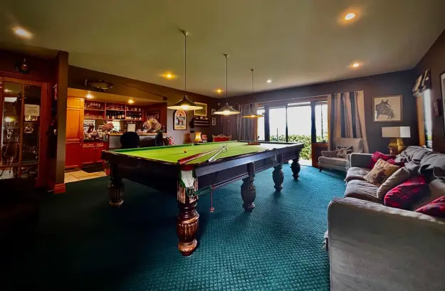 The Flying Trout Boutique Lodge Bar & Billiard Room