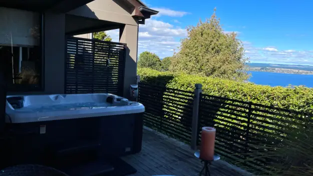 The Flying Trout Boutique Lodge Kiwi Suite Spa Pool