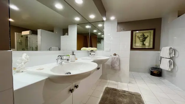 The Flying Trout Boutique Lodge Tui Suite Bathroom Vanities